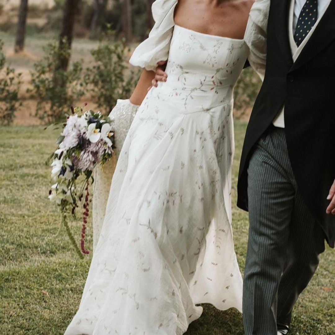 El vestido de novia más buscado de la temporada tiene flores, como estos diseños
