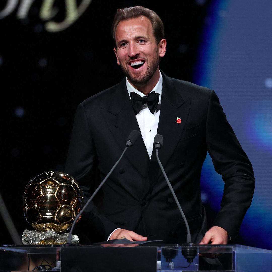 El futbolista inglés Harry Kane en el momento de recoger su Balón de Oro el pasado lunes, 26 de octubre en el Teatro Palladium de Londres