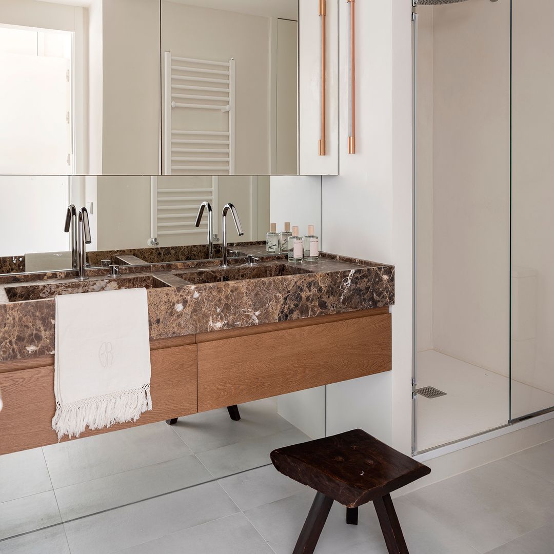 Cómo hacer que un baño pequeño parezca más grande con decisiones de diseño muy fáciles