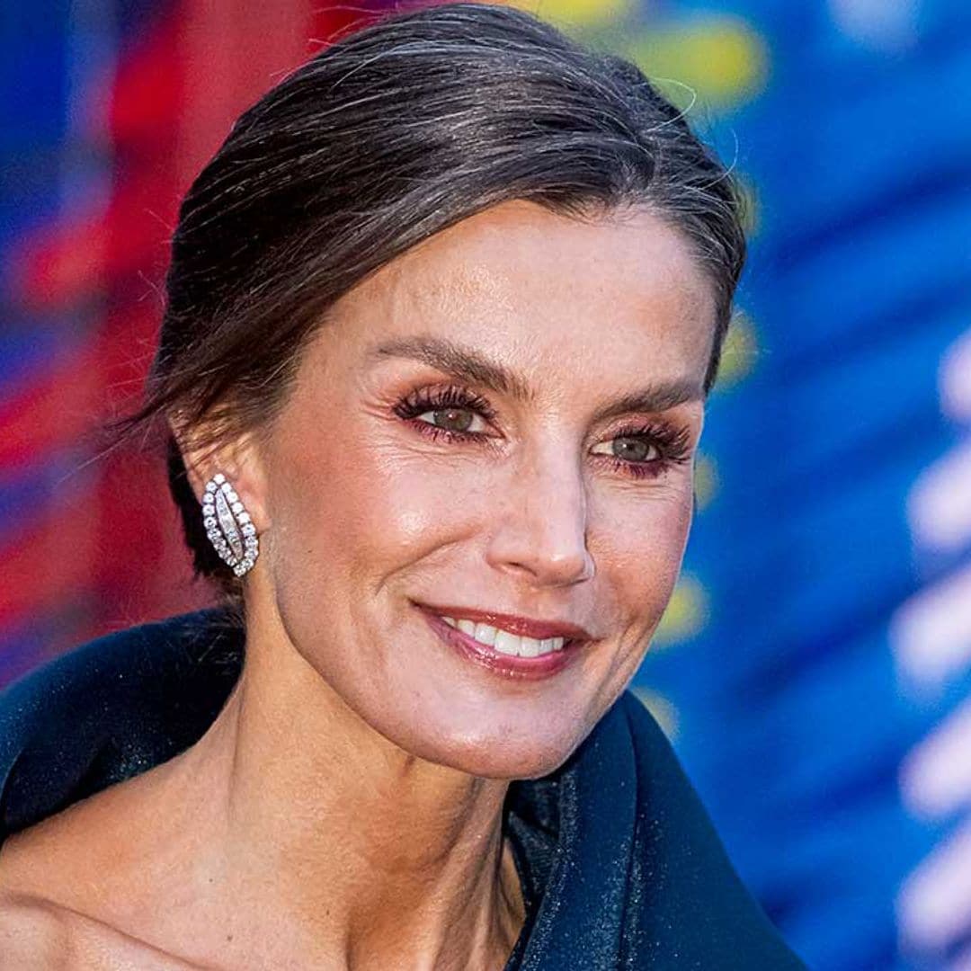 El nuevo recogido de 'nudos' y todos los peinados de la reina Letizia con su melena 'clavicut'