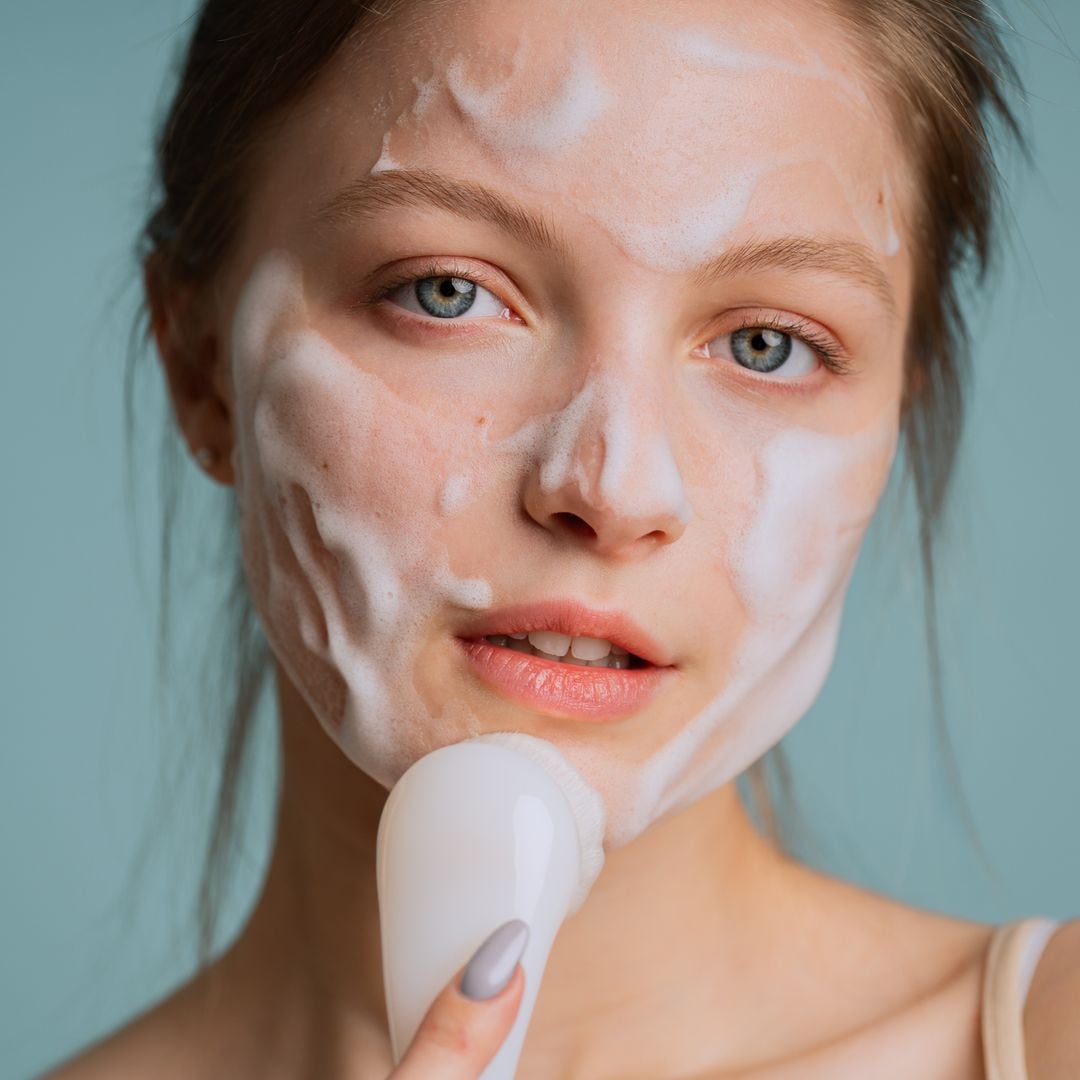 Soy experta en compras de belleza y este es el gel limpiador que recomiendo a todas las mujeres con piel grasa