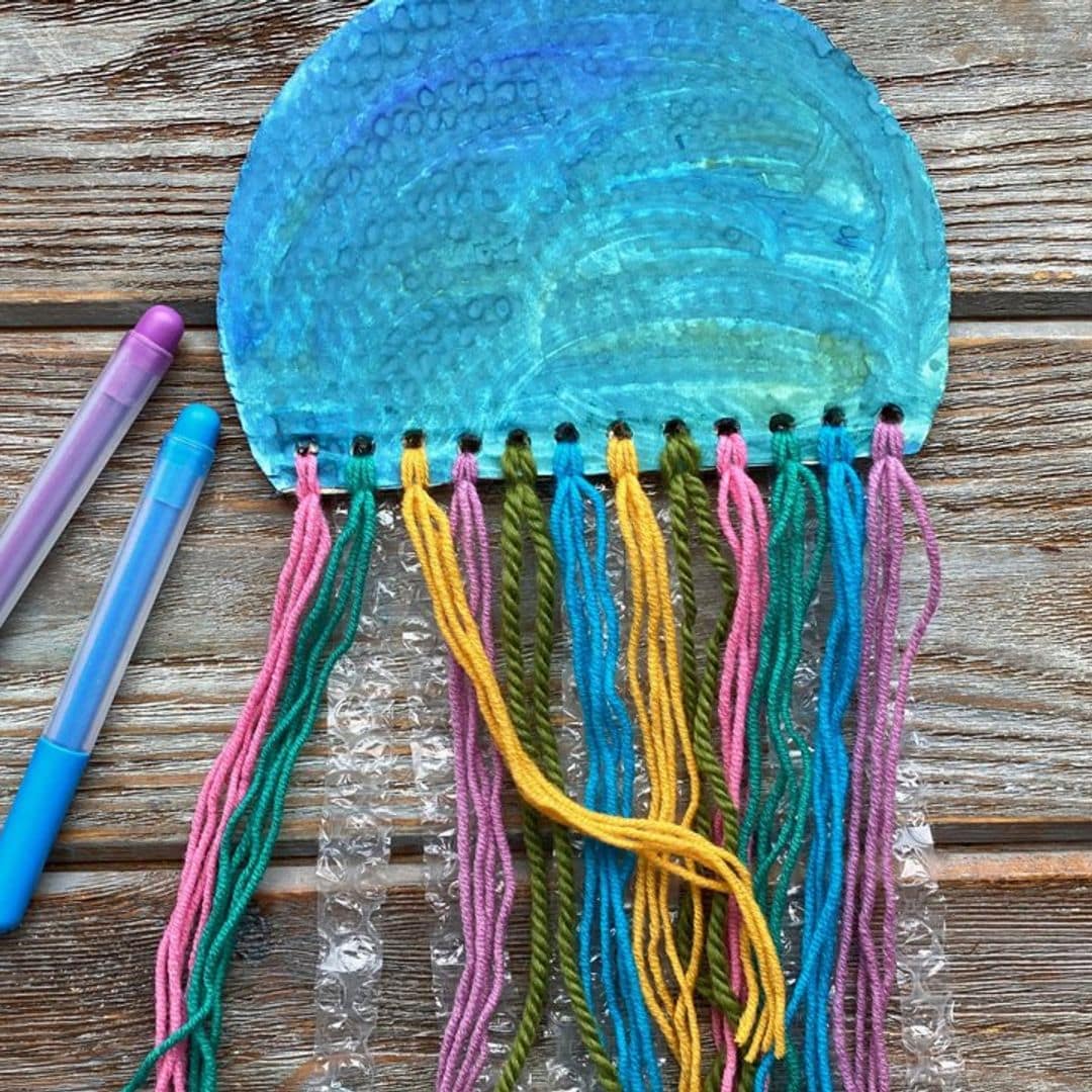 Haz un pulpo de colores con cartulinas y tus propias manos