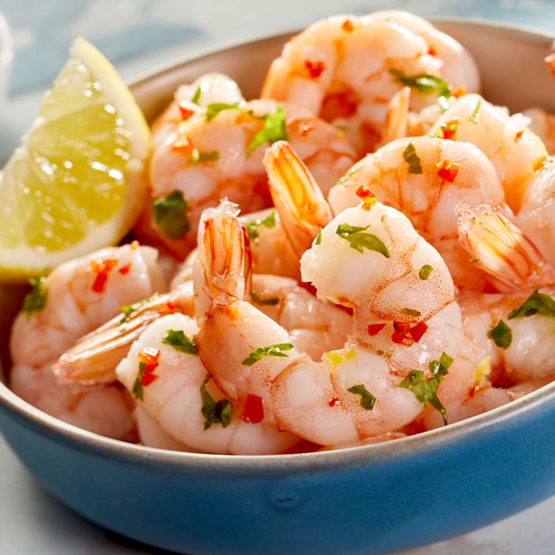 Gambas al vapor con guindilla y cilantro