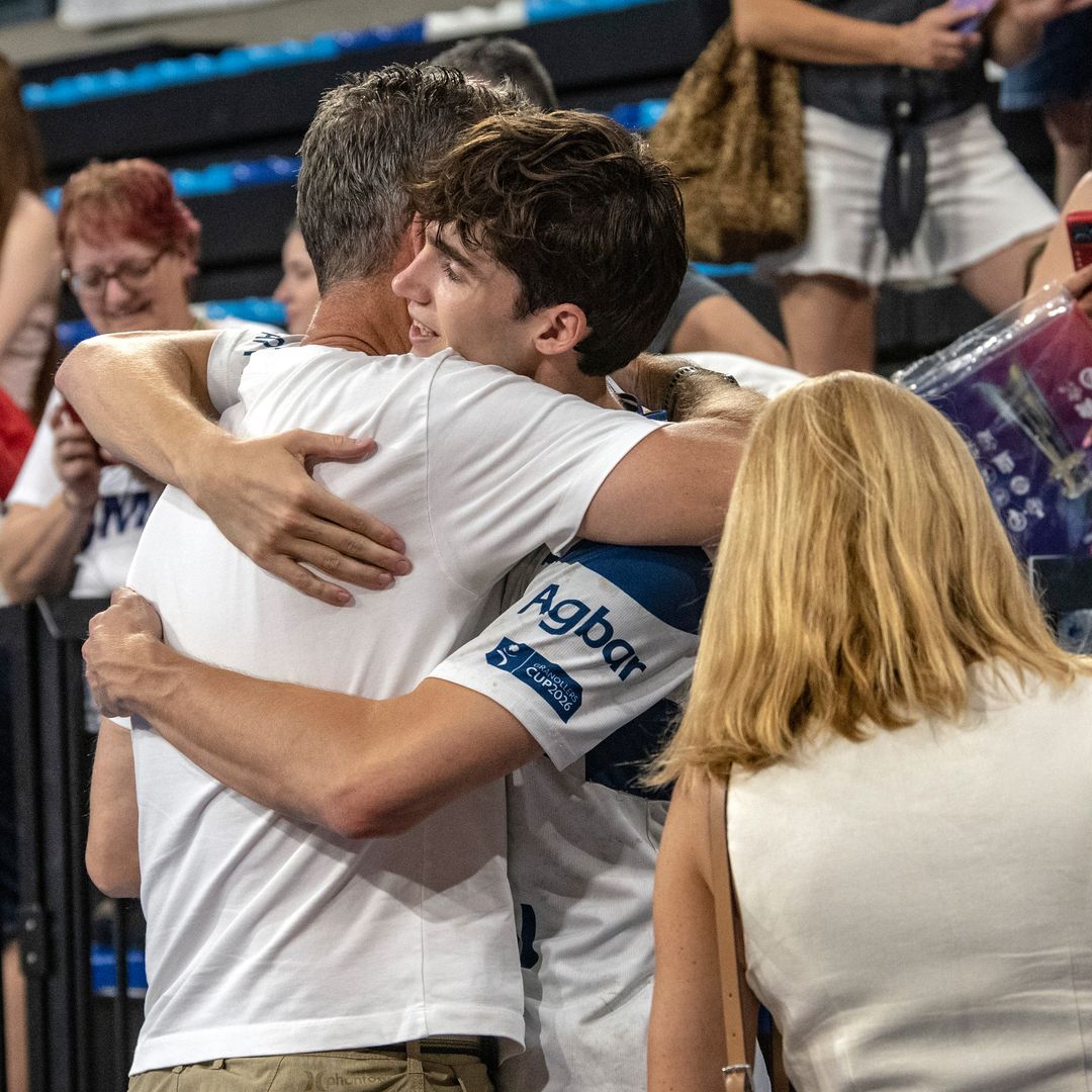 Iñaki y Pablo Urdangarin se funden en un abrazo lleno de orgullo