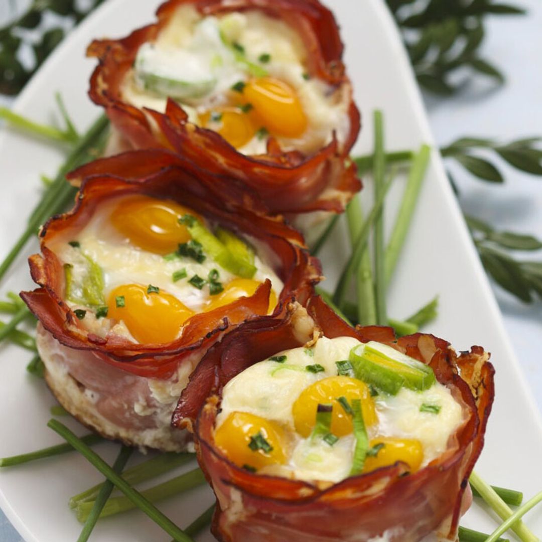 Cestitas de jamón con puré de patata y huevos de codorniz