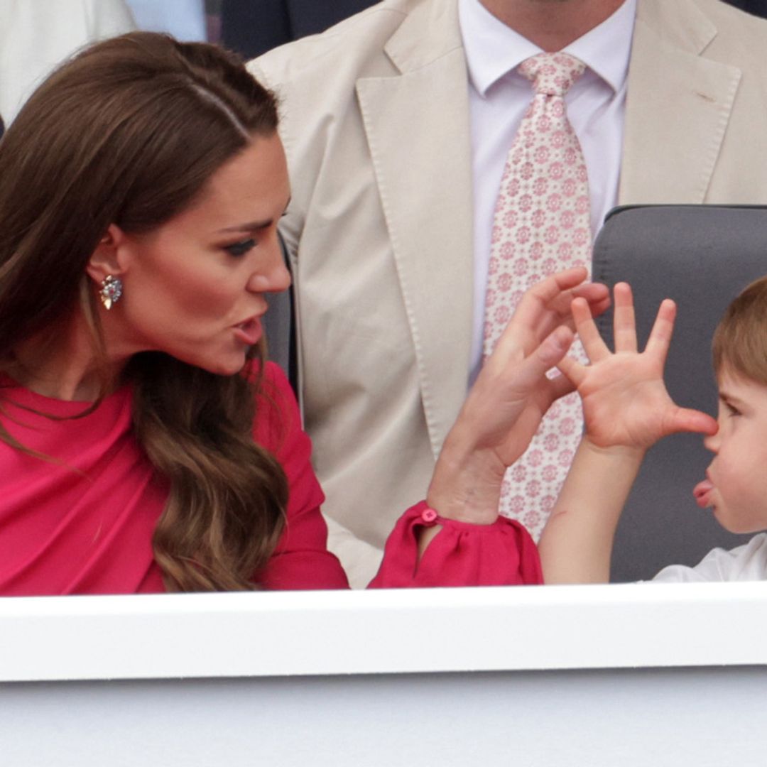 Louis de Cambridge vuelve a conquistarnos... y a poner a prueba la paciencia de su madre