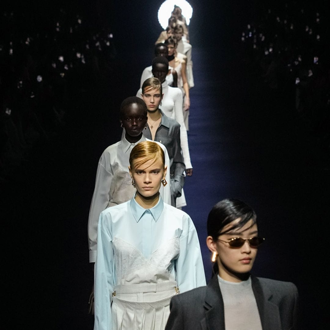 La deconstrucción atrevida e influencia 'punk' de Fendi conquista Milán