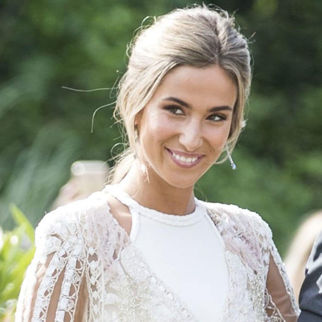 El vestido de María Pombo al detalle: una novia poco clásica con un look lleno de sorpresas