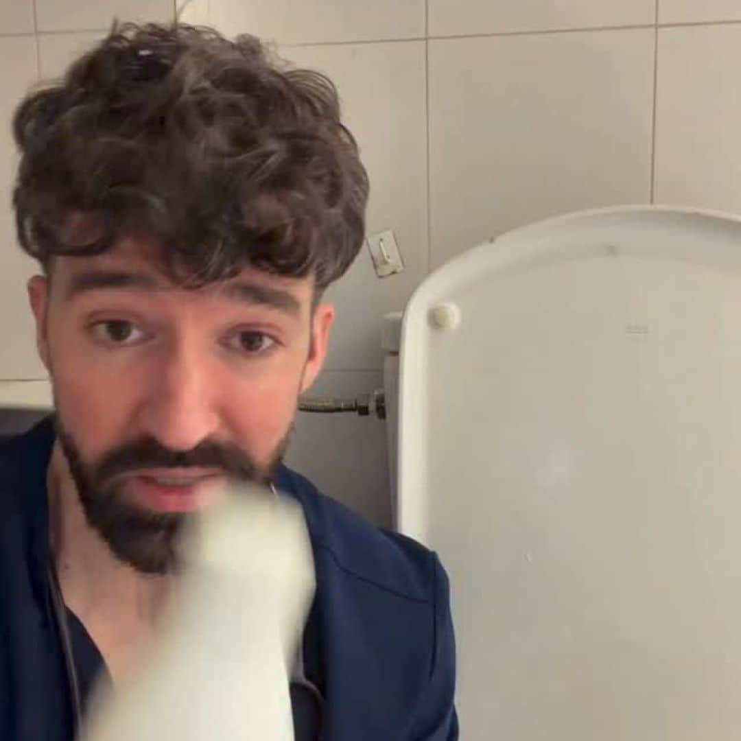 David Callejo, médico y divulgador científico, sobre las botellas reutilizables: "Si haces eso, estás bebiendo agua con 40.000 veces más bacterias que la tapa de tu váter"