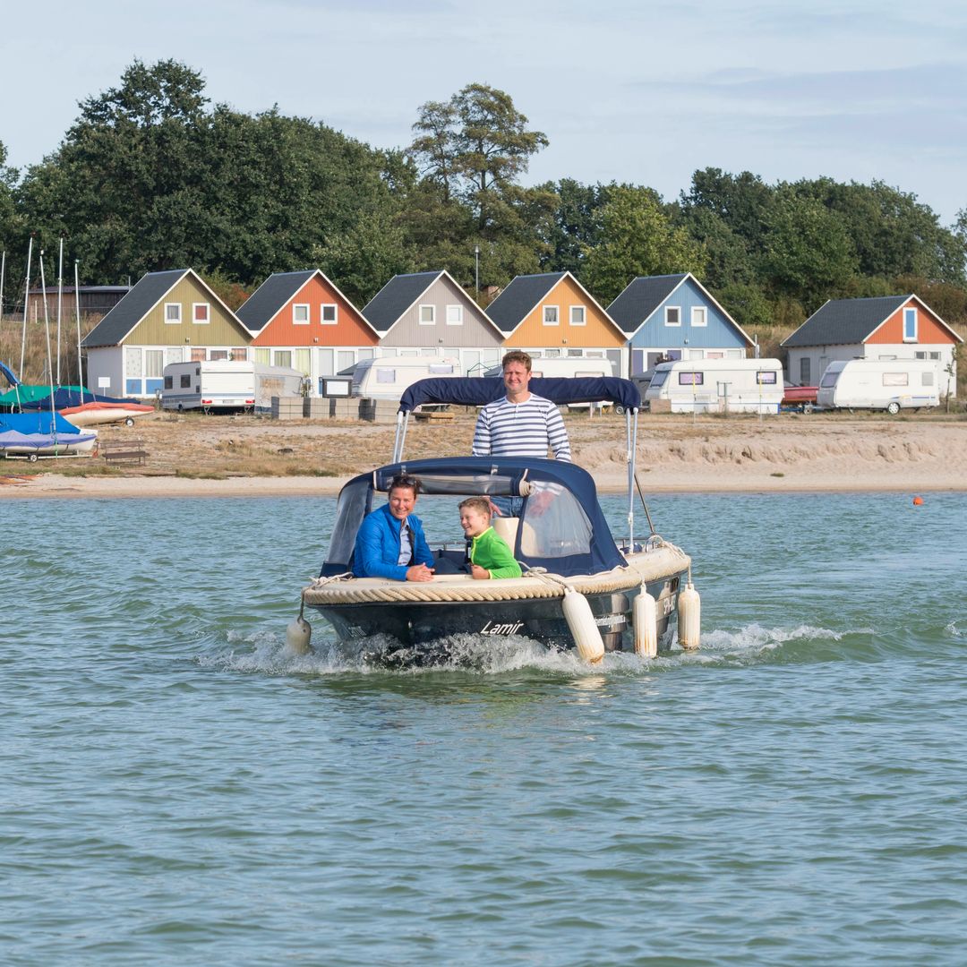 Navegando por el lago Partwitzer, lagos de Lusacia, Alemania