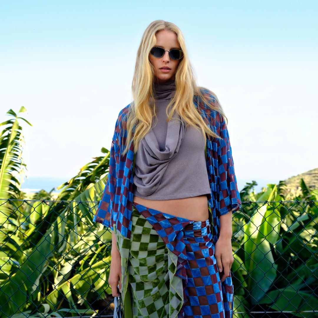 La firma de accesorios más deseada tiene ahora los looks con alma tropical que todas necesitamos