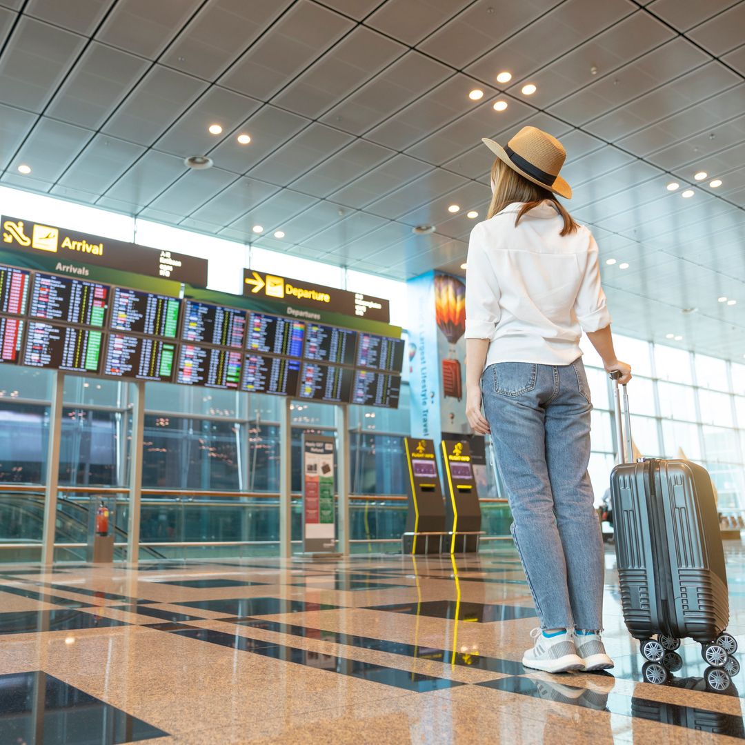 Turista en un aeropuerto