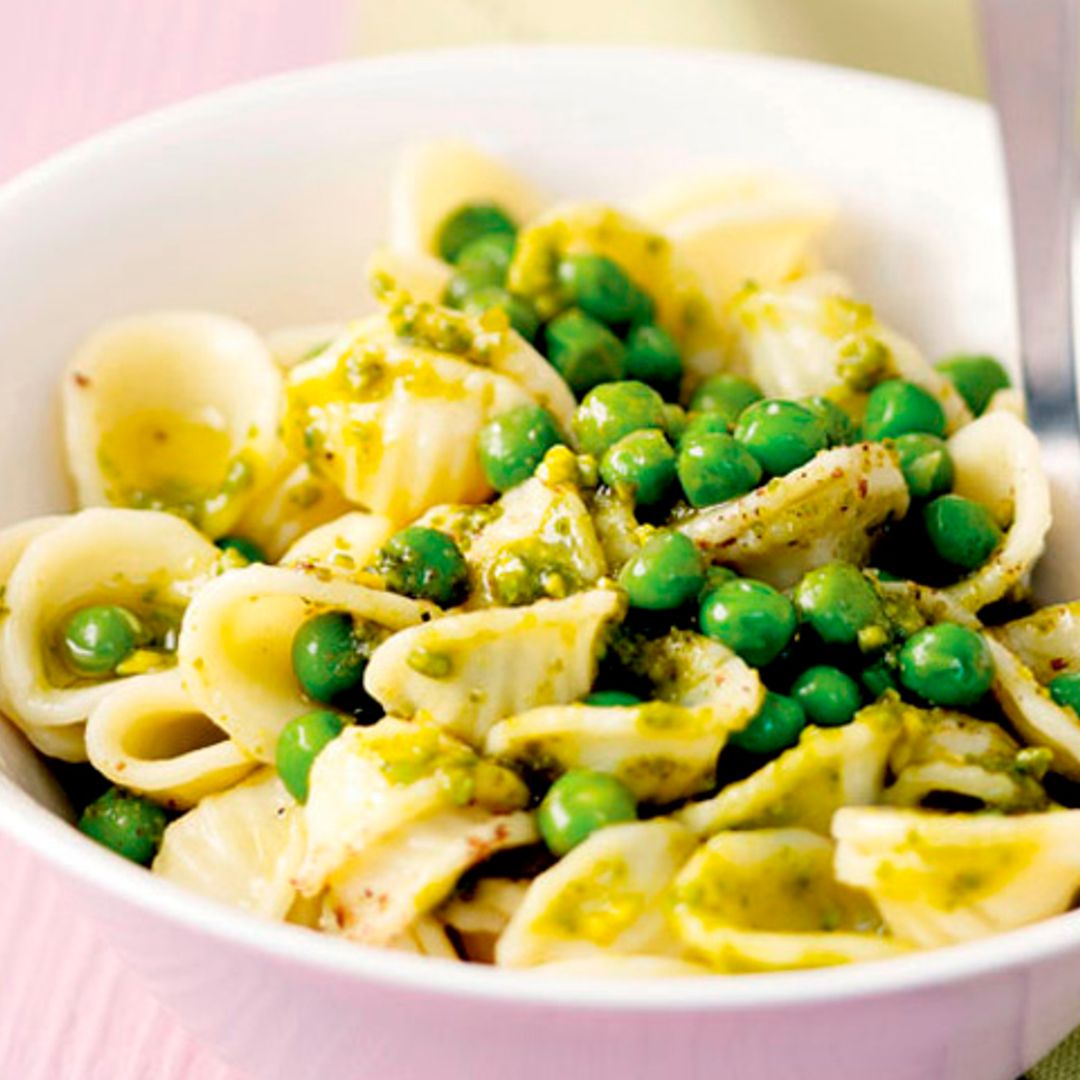 Ensalada de conchitas de pasta con vinagreta de guisantes