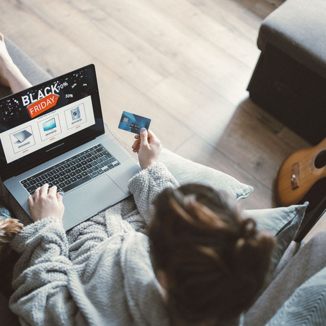 Hacer tus compras de 'black friday' por la noche, cuando aparece el sueño, ¿una buena idea?