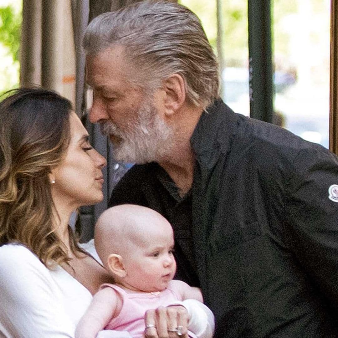 Alec Baldwin celebra en familia el fin de su pesadilla judicial
