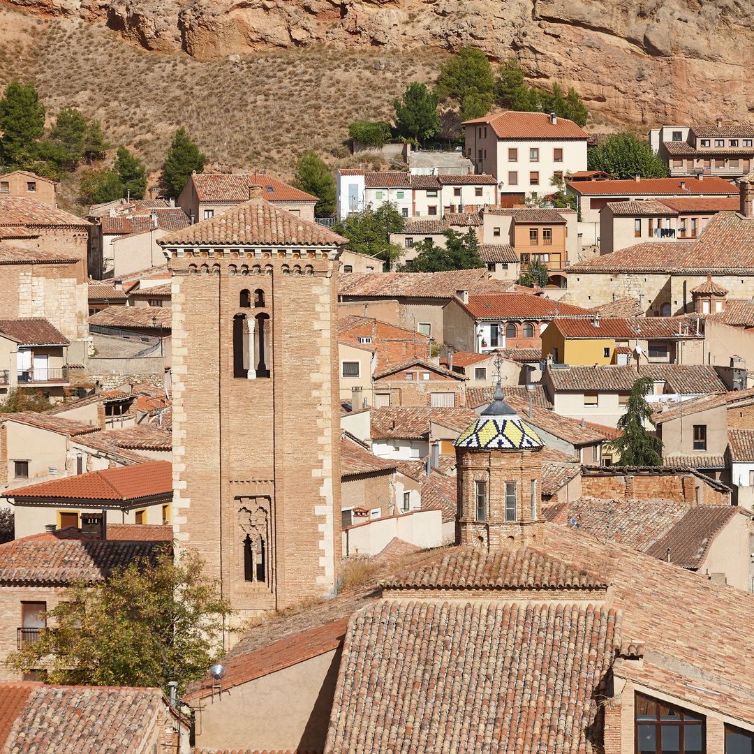 El pueblo de Aragón que lo tiene todo: fortalezas, milagros y el mayor humedal salino de España