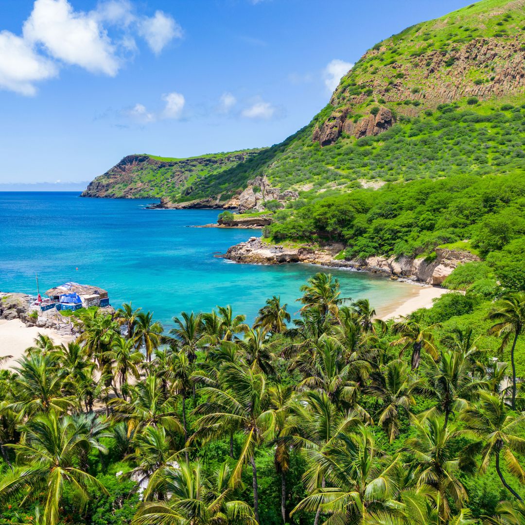 El país que está dando la campanada en el Mundial es también uno de los secretos mejor guardados de África: playas infinitas y pueblos llenos de color