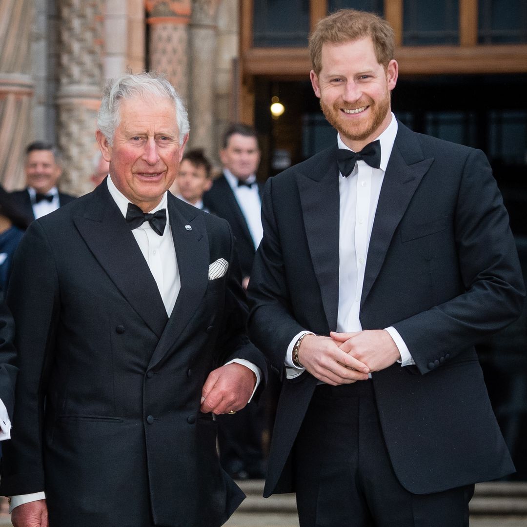 El príncipe Harry se reúne en privado con el rey Carlos junto a Meghan Markle y sus hijos