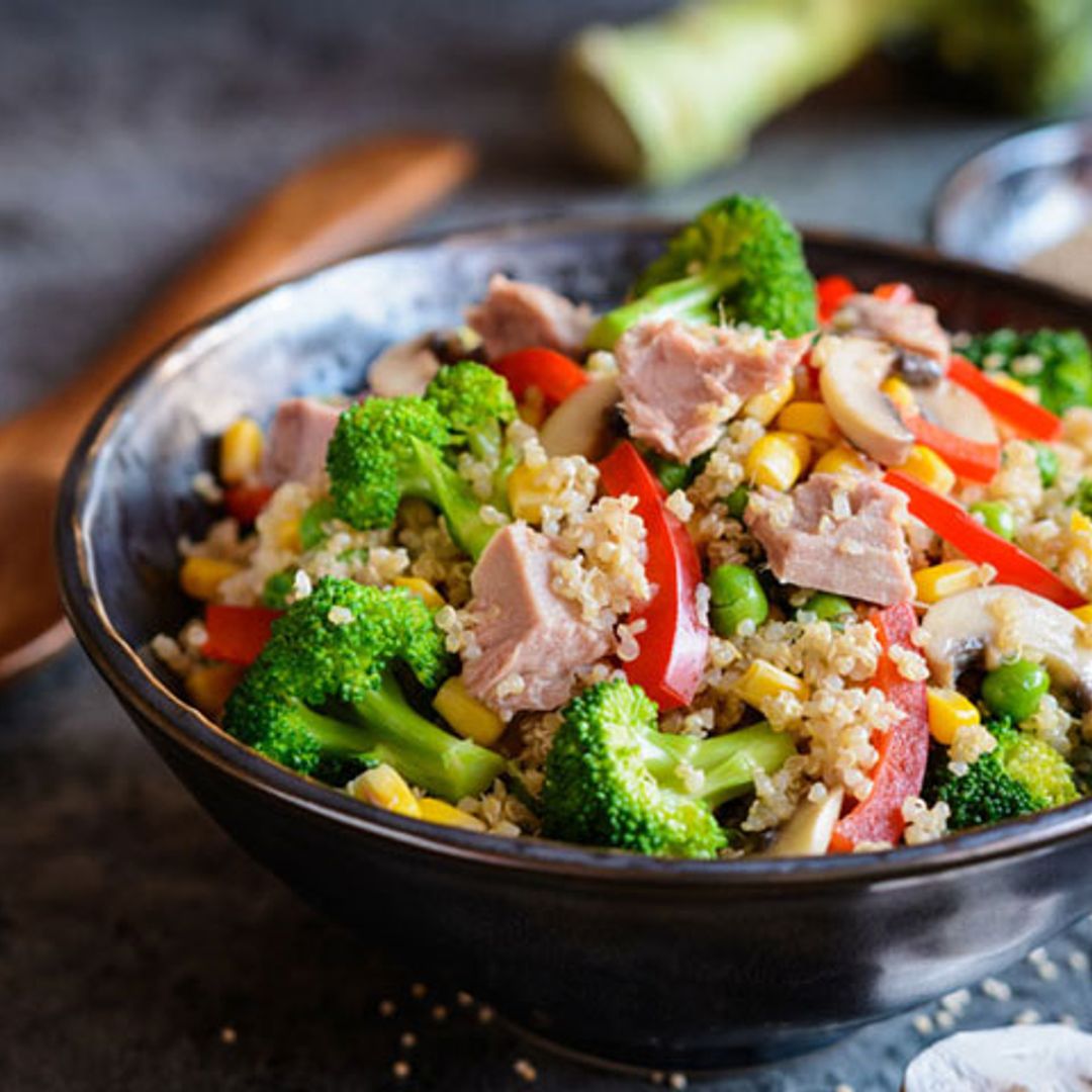 Ensalada de quinoa, brócoli y atún