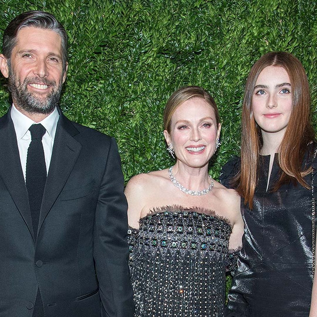 Julianne Moore celebra la graduación de su hija con la foto que demuestra que son dos gotas de agua
