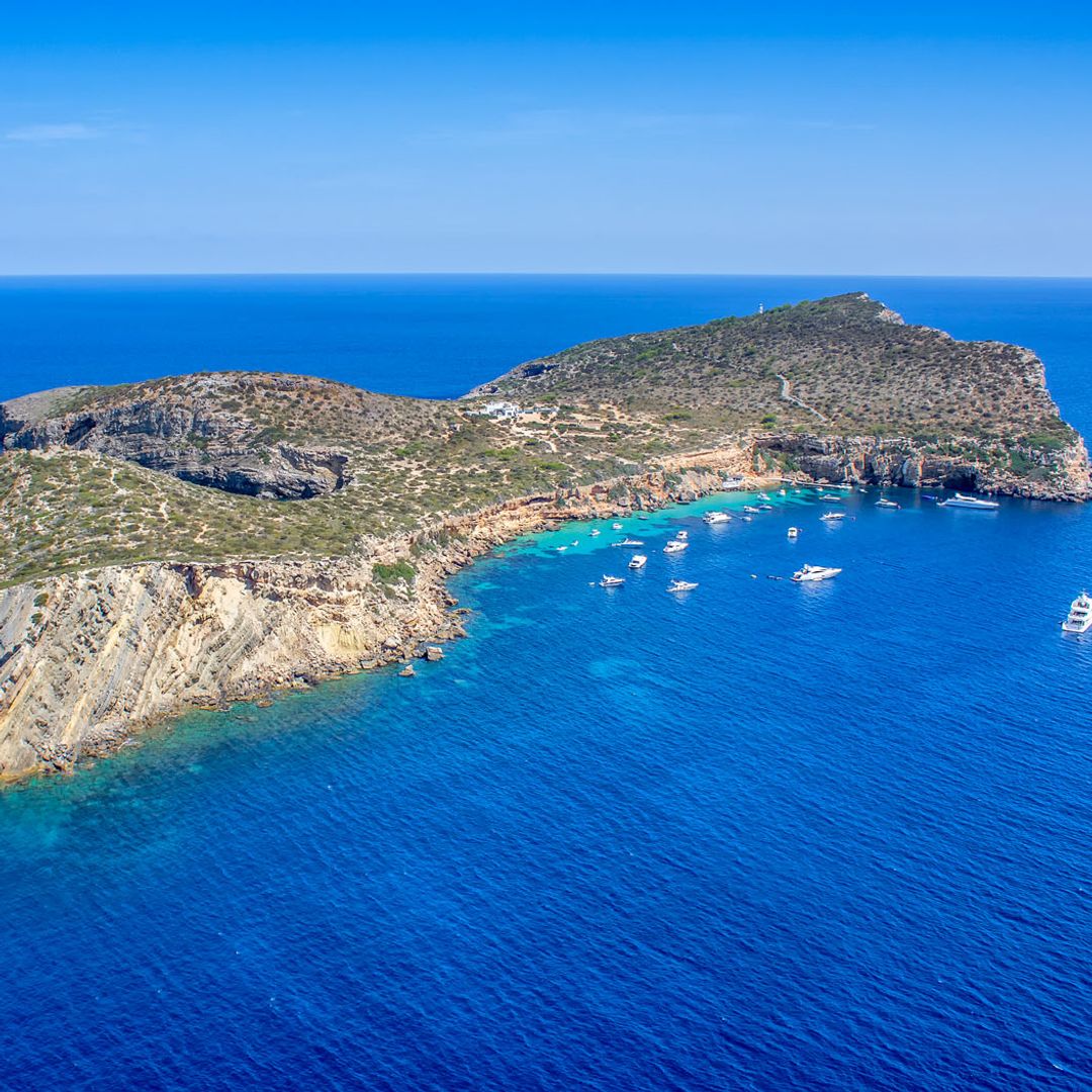 De Ibiza a Galicia: las 7 islas privadas de España que puedes ver (pero casi nunca pisar)