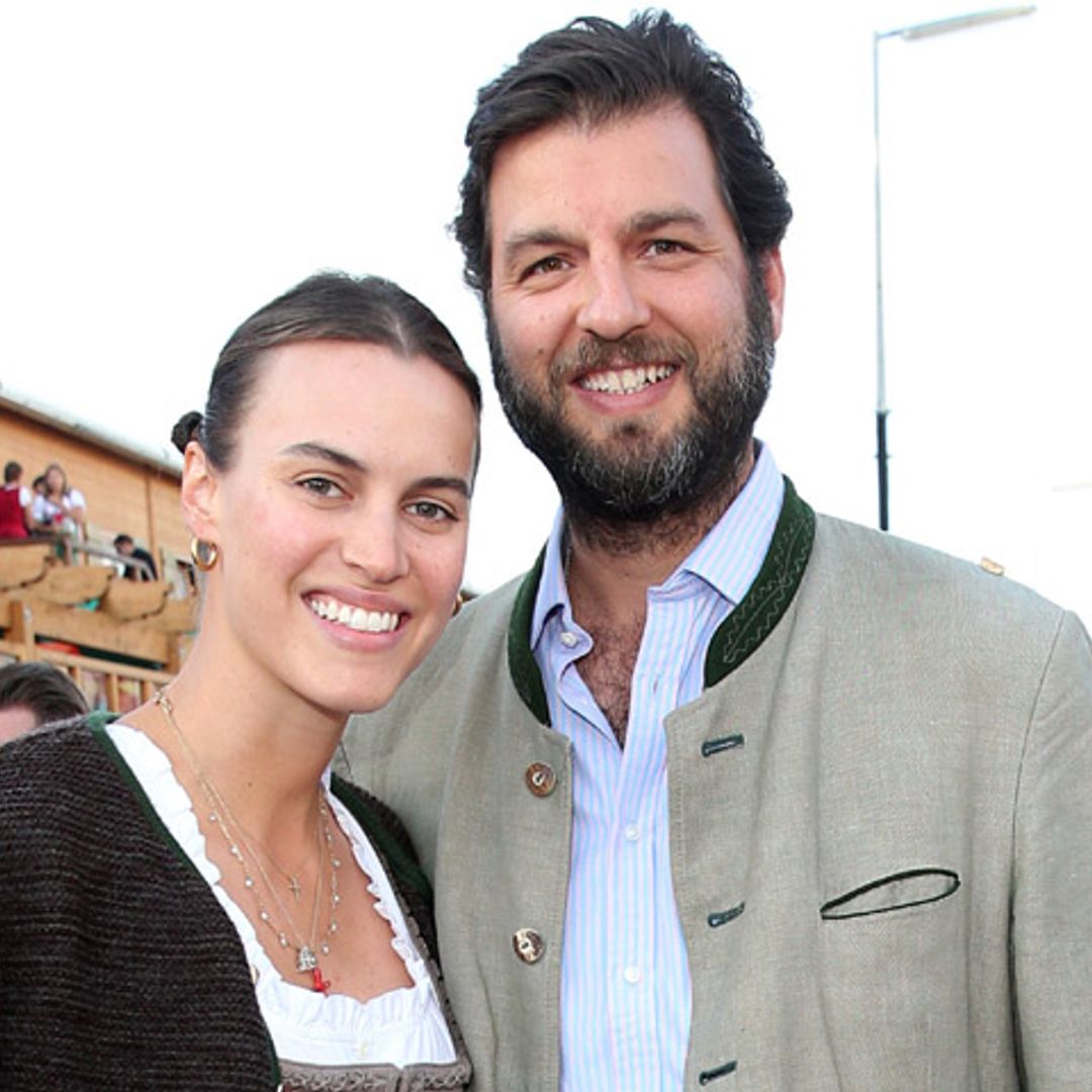 Los dos vestidazos 'made in Spain' que Alana Bunte ha lucido en su boda con el príncipe Casimir