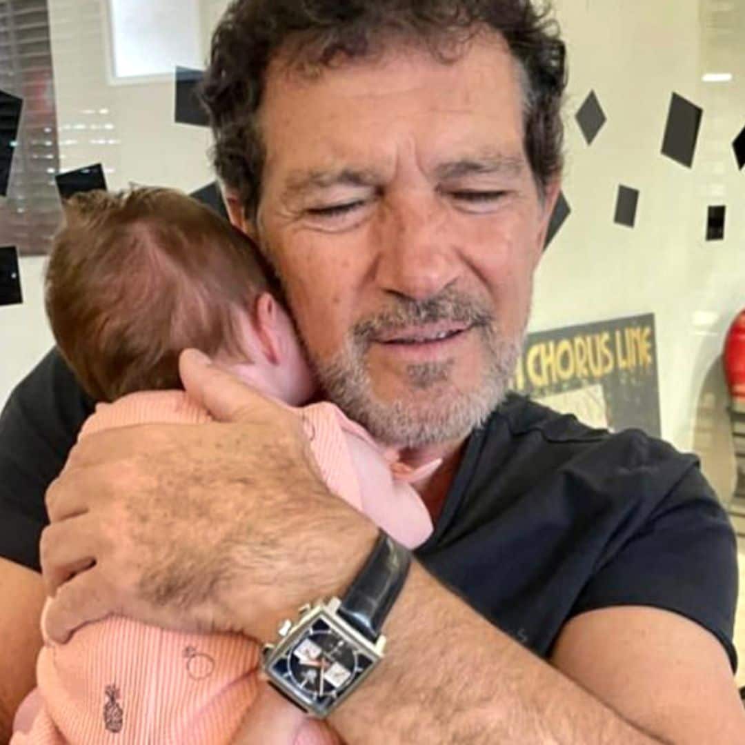 Antonio Banderas ya conoce a su ahijada, la bebé de un mes de María Casado