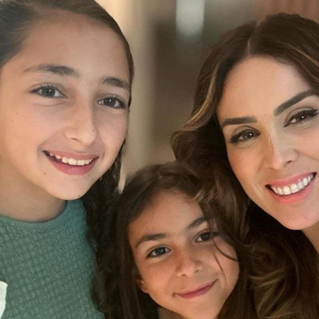 Jacky Bracamontes, orgullosa de la excelencia académica de sus hijas