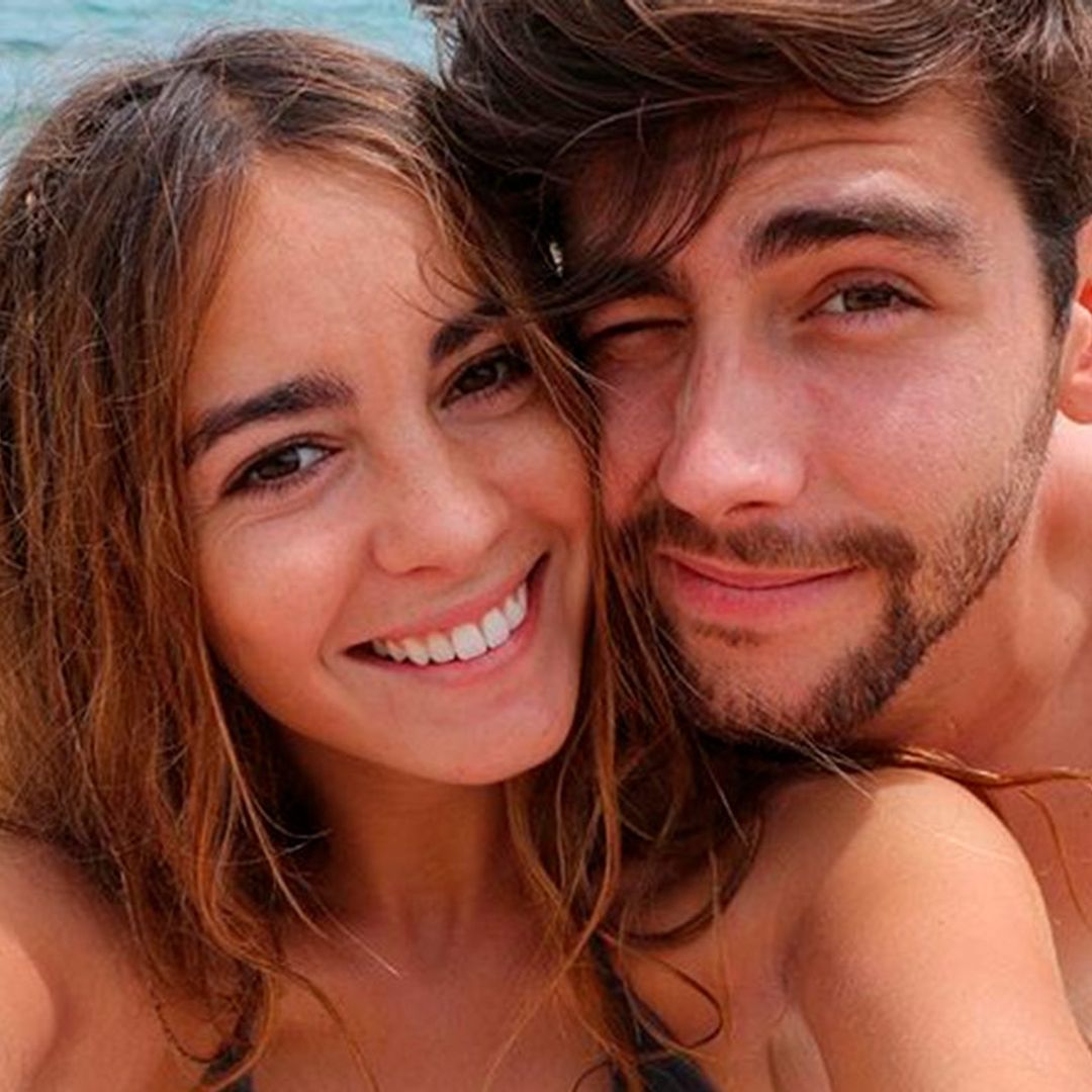 La divertida técnica de Álvaro Soler para 'ligar' en la playa... con su chica, Sofía Ellar