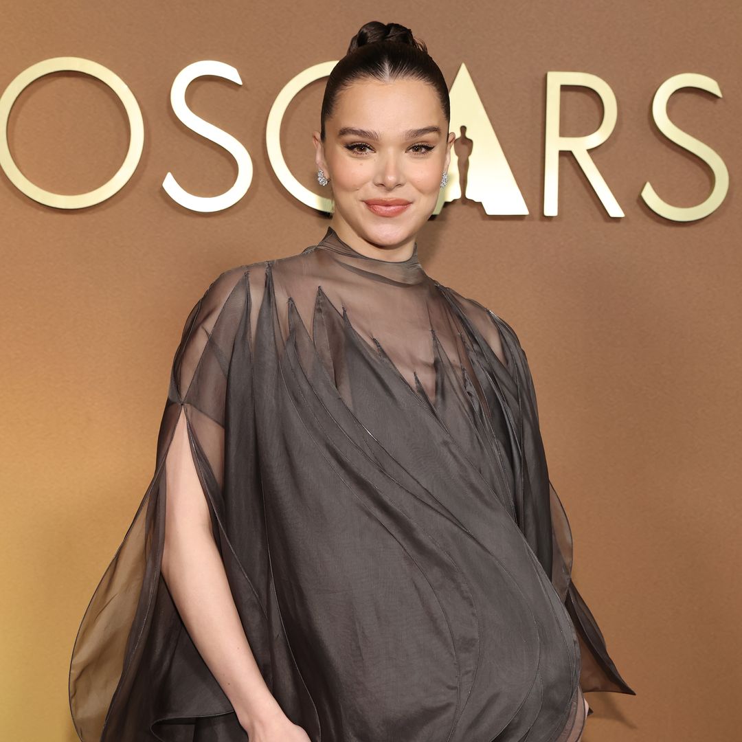 La pista estaba en su vestido: así ha desvelado Hailee Steinfeld que está embarazada de su primer hijo