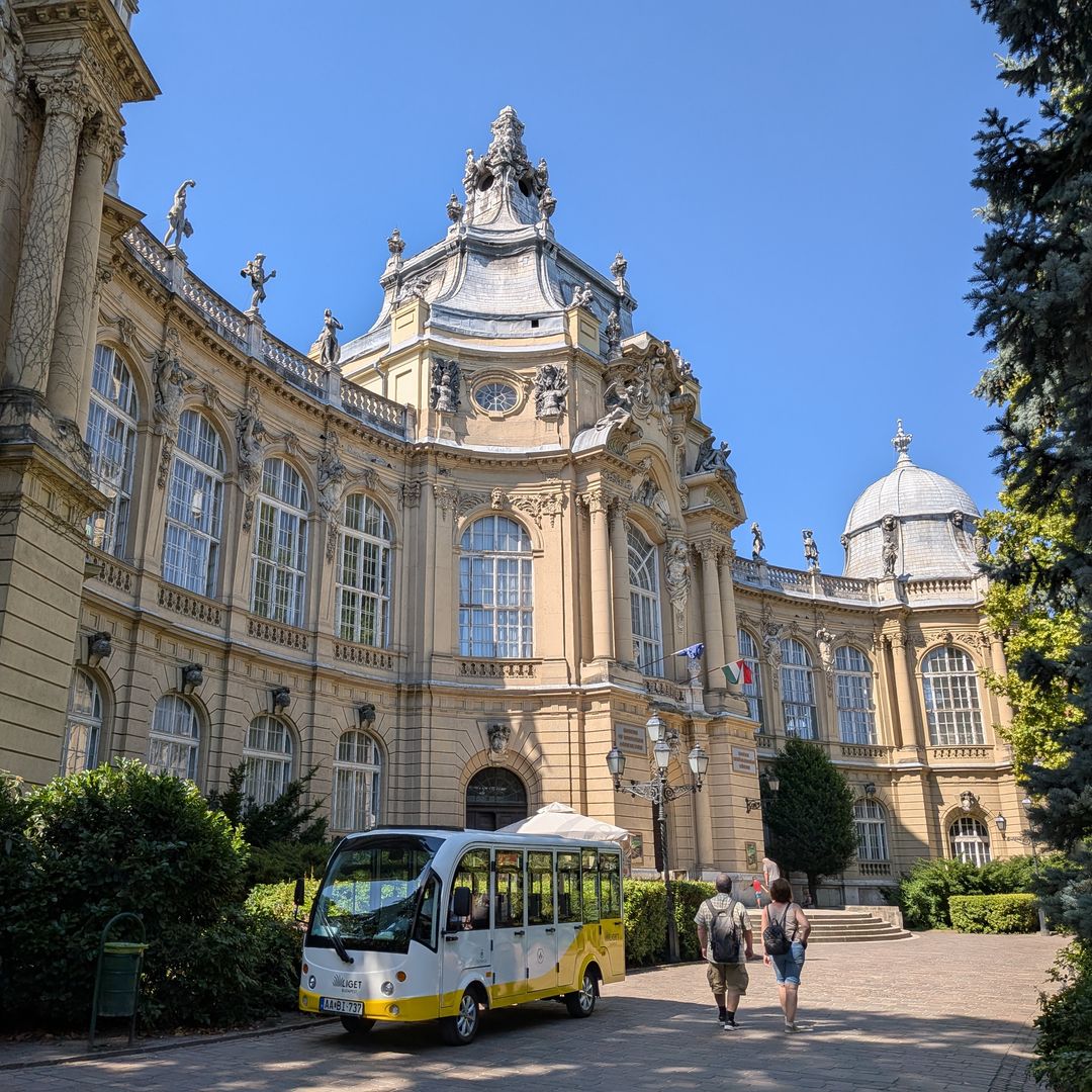 Castillo de Vajdahunyad, Városliget, el Parque de la Ciudad de Budapest