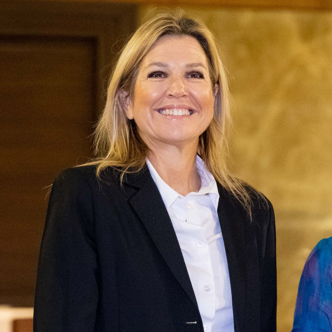 Máxima de Holanda apuesta por bermudas y mocasines de tachuelas en Indonesia y confirma que es la 'royal' que más arriesga