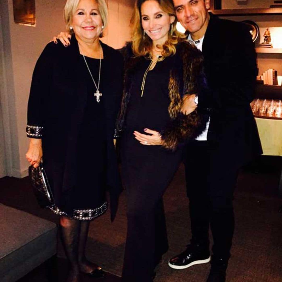 A punto de debutar como mamá, Elizabeth Álvarez presenta a los 'amores de su vida'