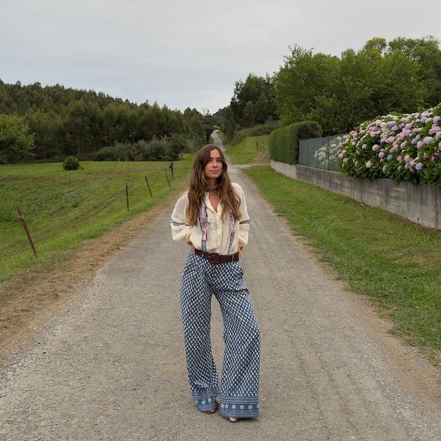 María Pombo con look de entretiempo