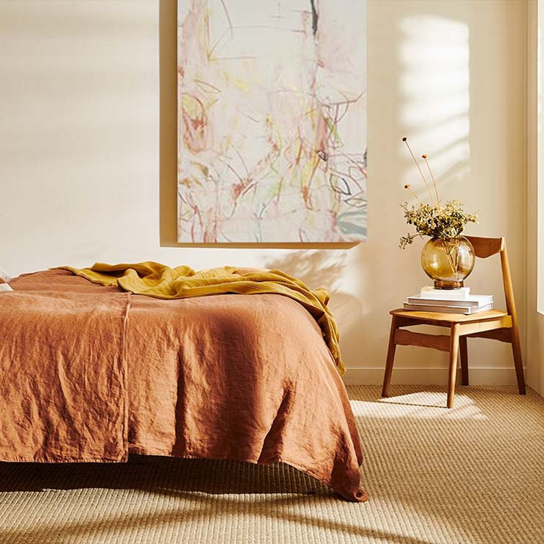 Cómo cuidar la ropa de casa: trucos para lavarla, plancharla y guardarla