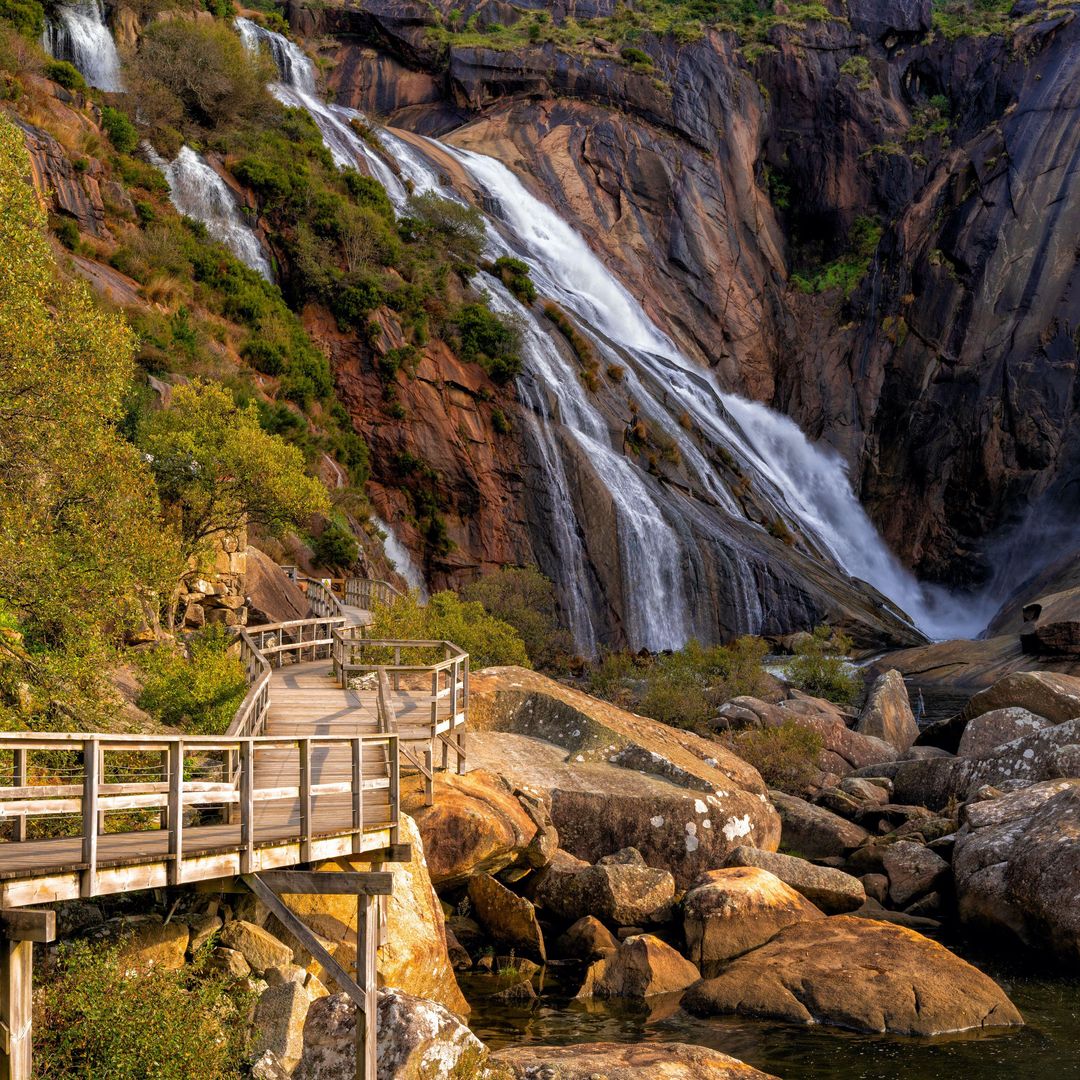 pasarela que conduce a la Cascada de Ézaro, A Coruña