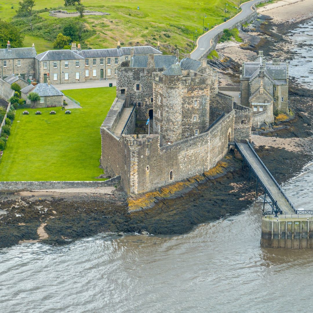 Castillo de Blackness, uno de los escenarios de la serie Outlander en Escocia