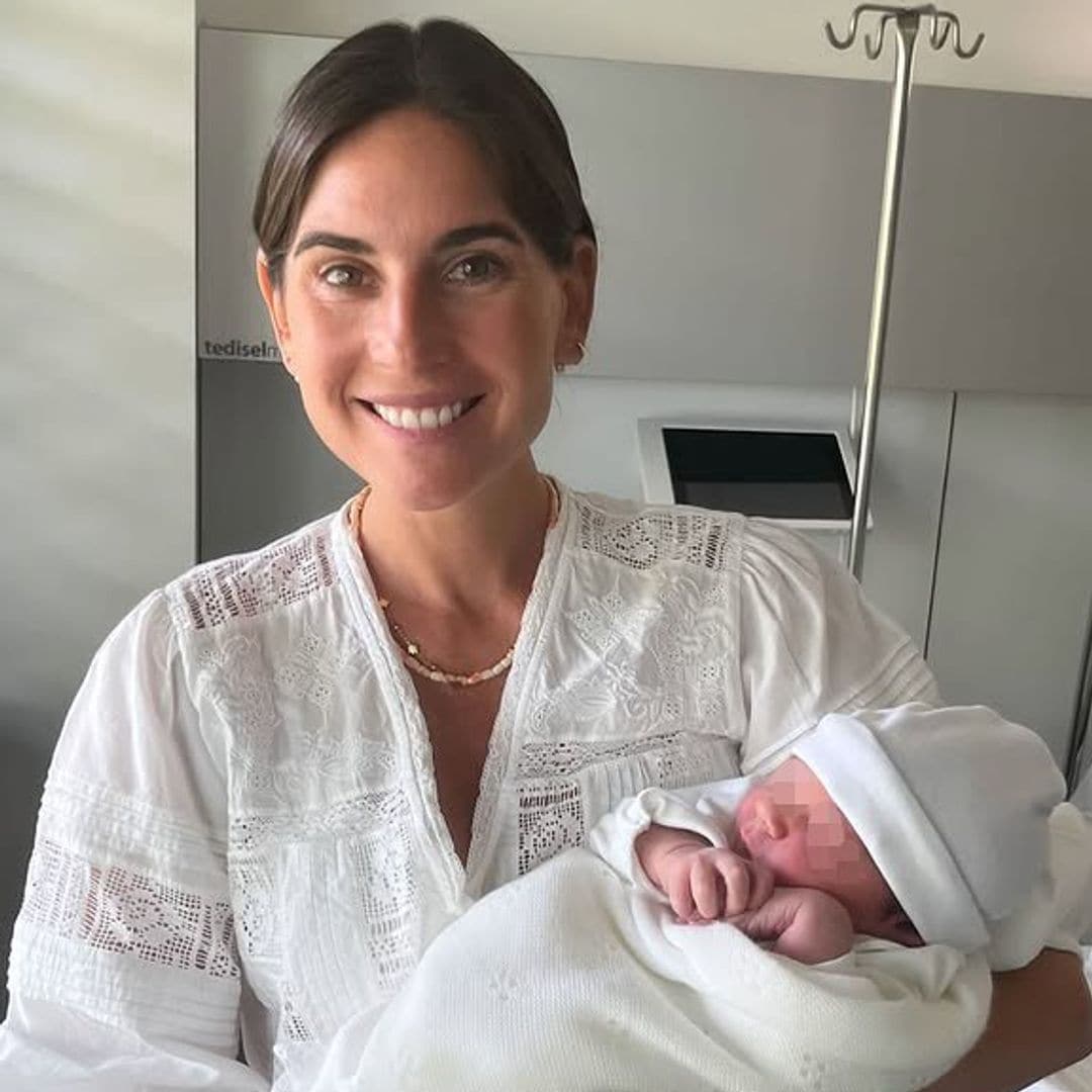 Lourdes Montes con su sobrino, el hijo de de Sibi Montes, recién nacido. Agosto de 2025