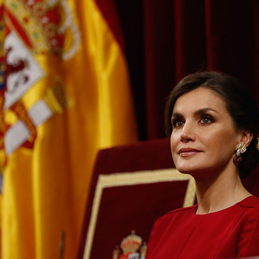La Reina no se la juega y convierte en Historia su vestido fetiche