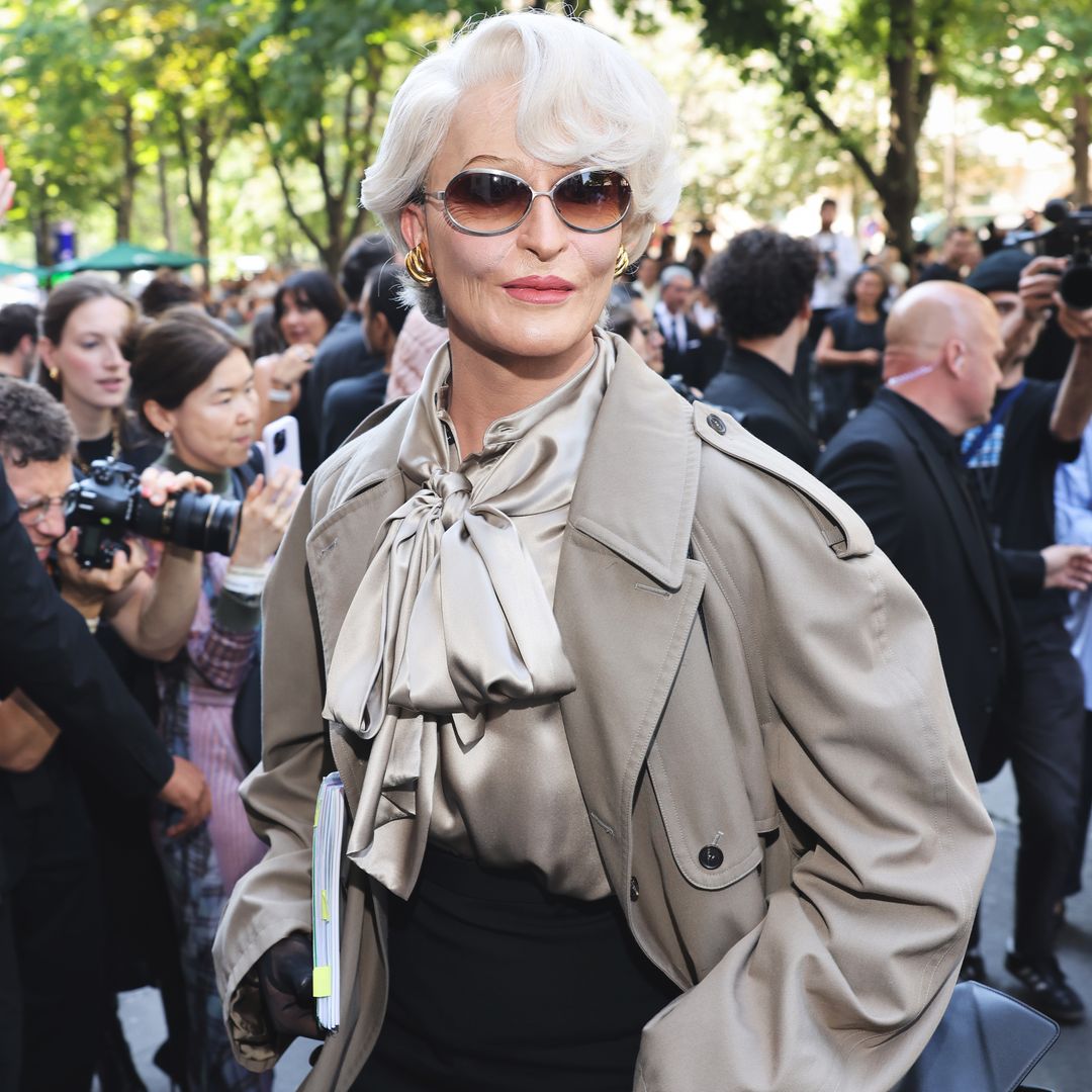 Alexis Stone rompe las redes con un 'look' con el que luce idéntico a Miranda Priestly de 'El Diablo Viste a la moda'