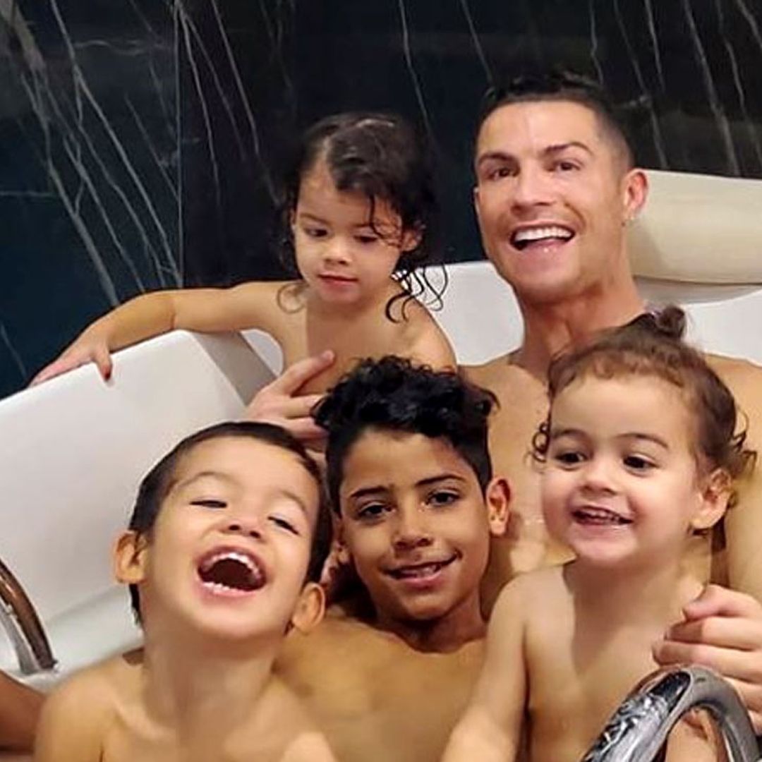 Cristiano Ronaldo Jr. se estrena en las redes en cuatro idiomas y con una divertida foto familiar
