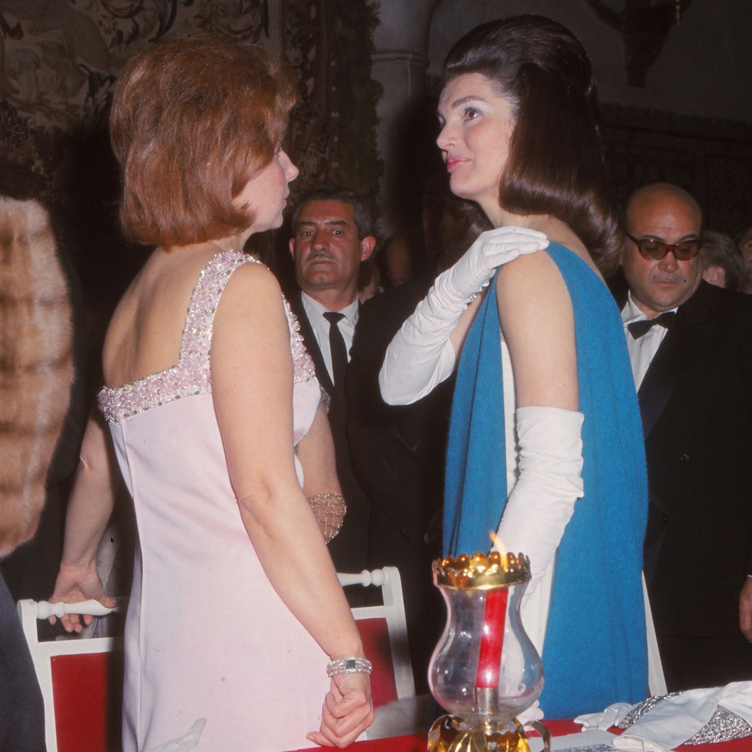 La duquesa de Alba y Jackie Kennedy en Sevilla (1966)