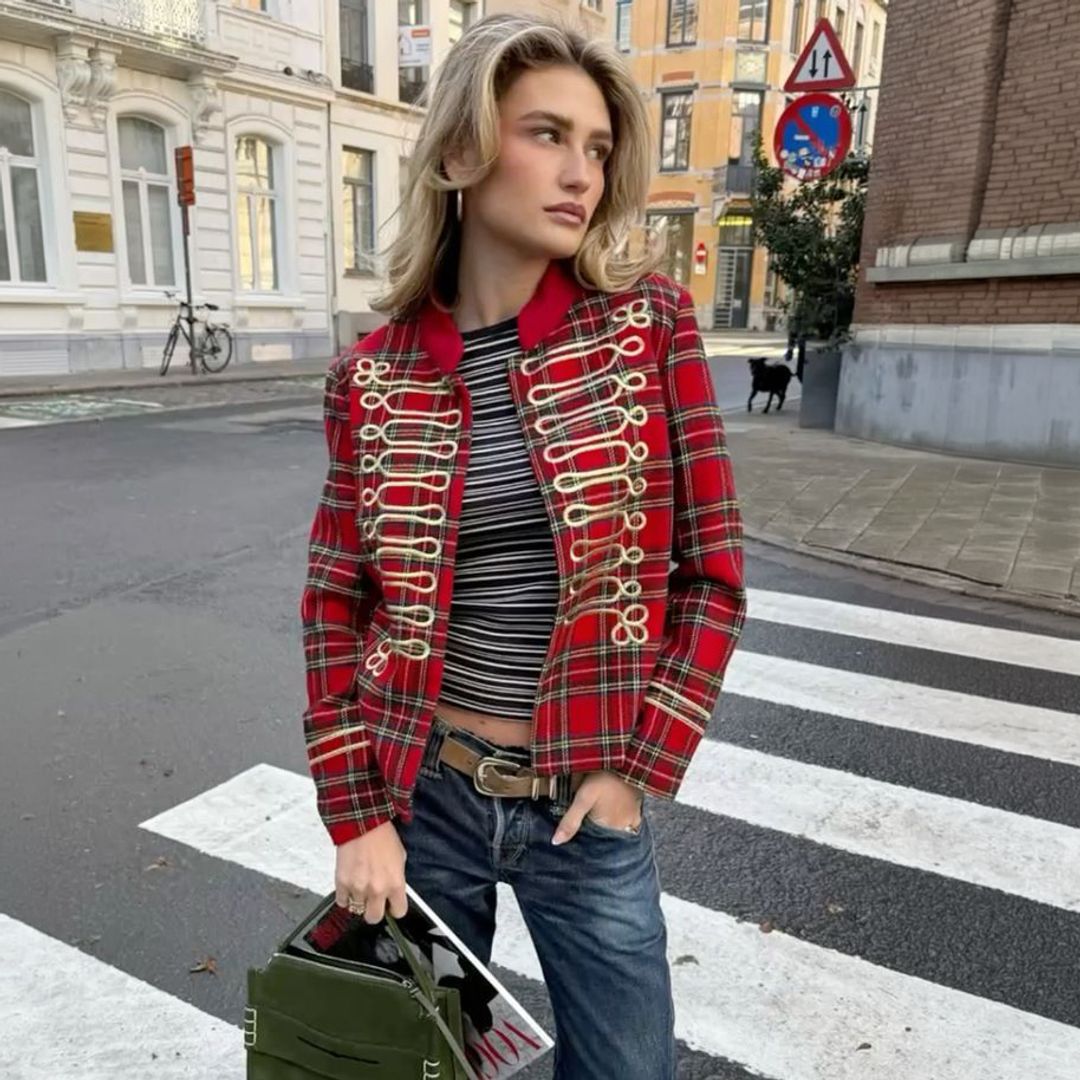Estas chaquetas de tendencia calientan igual que un abrigo y elevan todos tus looks