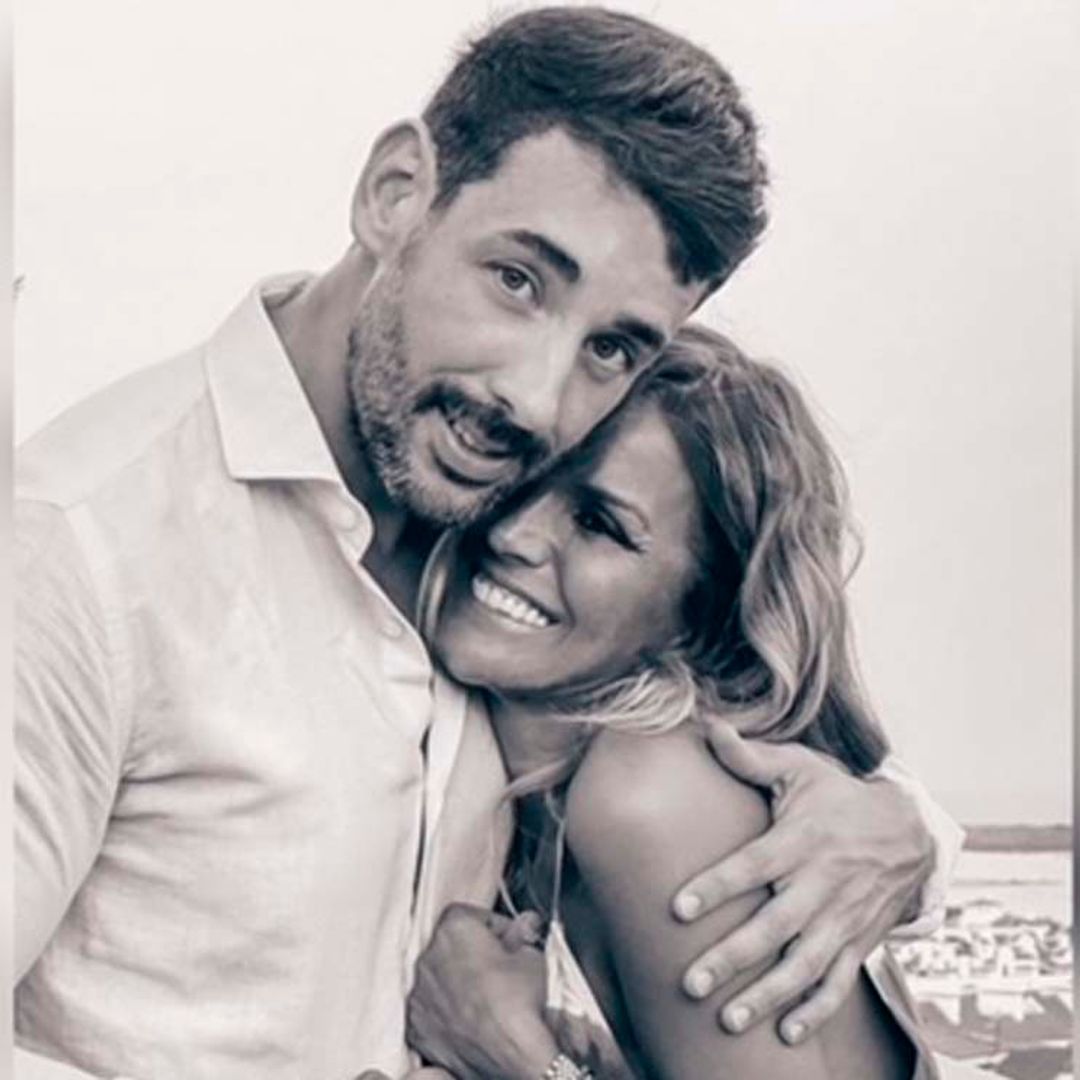 Marta López, arropada por su novio durante el duro momento que atraviesa