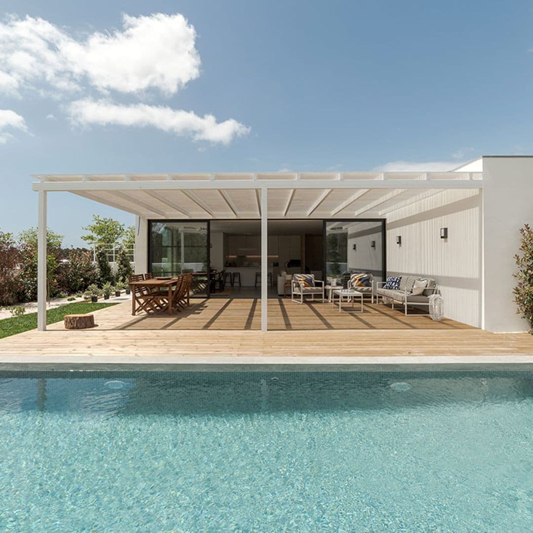 8 problemas que afectan al mantenimiento de tu piscina (y las soluciones para acabar con ellos)