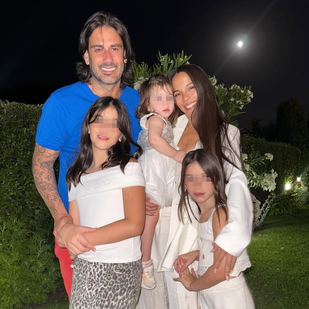 Melendi y Julia Nakamatsu celebran su 7 aniversario de boda: una foto inédita, una dedicatoria y una operación de urgencia