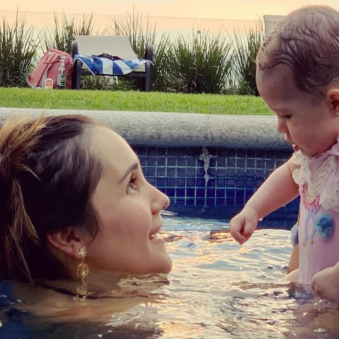 Dulce María disfruta de las primeras vacaciones de su bebé María Paula
