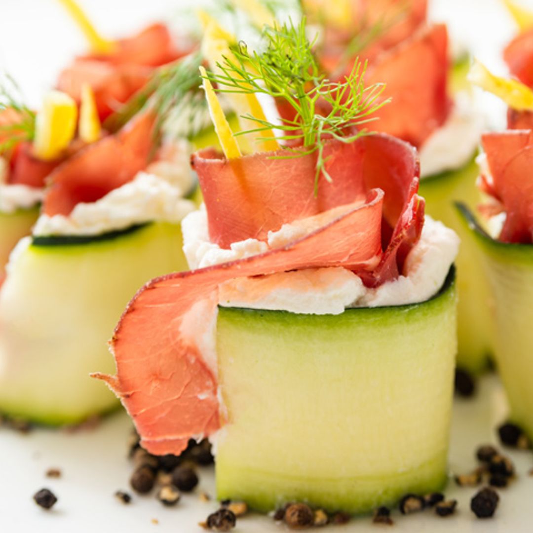 Rollitos de calabacín con queso y jamón serrano