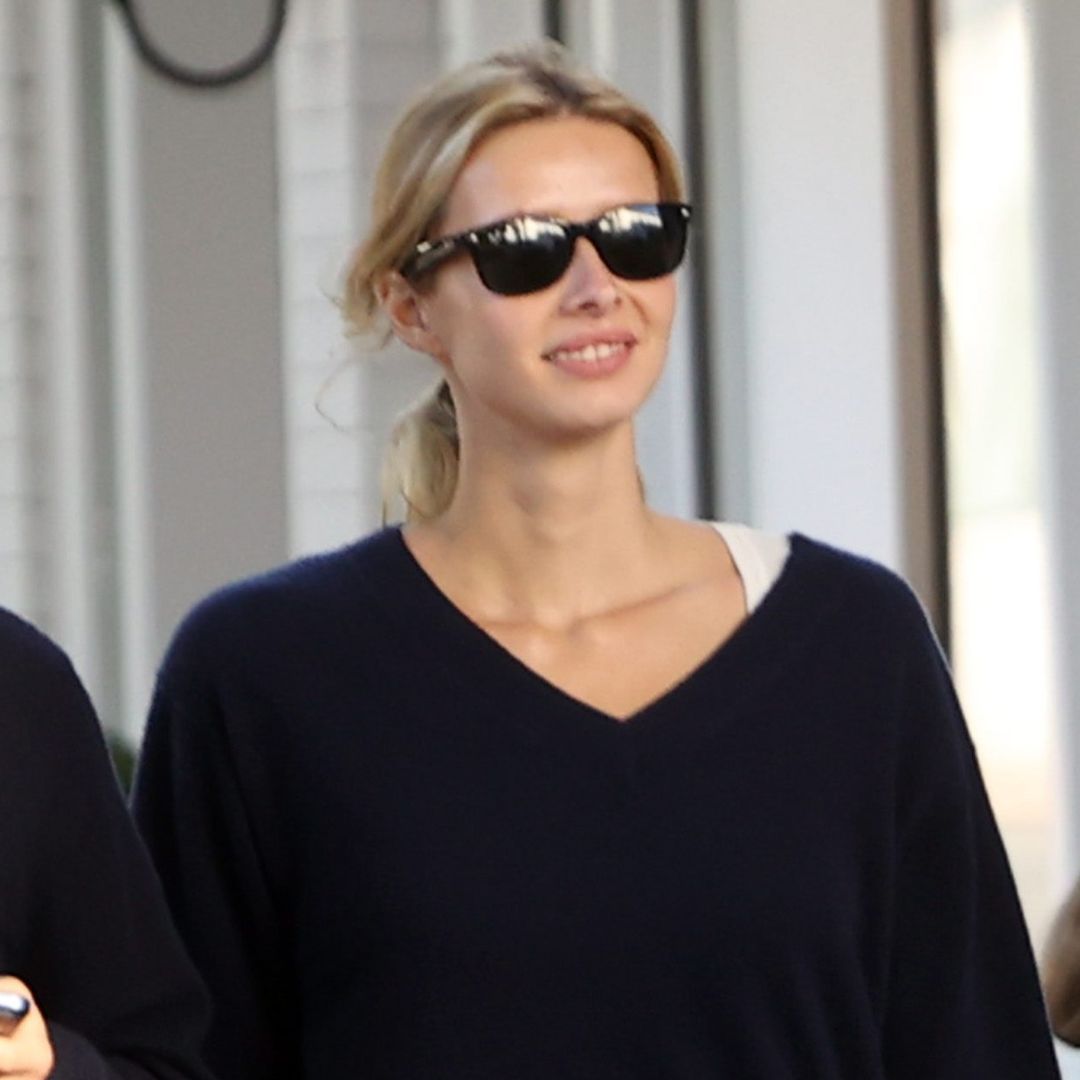 Apple Martin y su novio Moshe Levi, de paseo por Los Hamptons