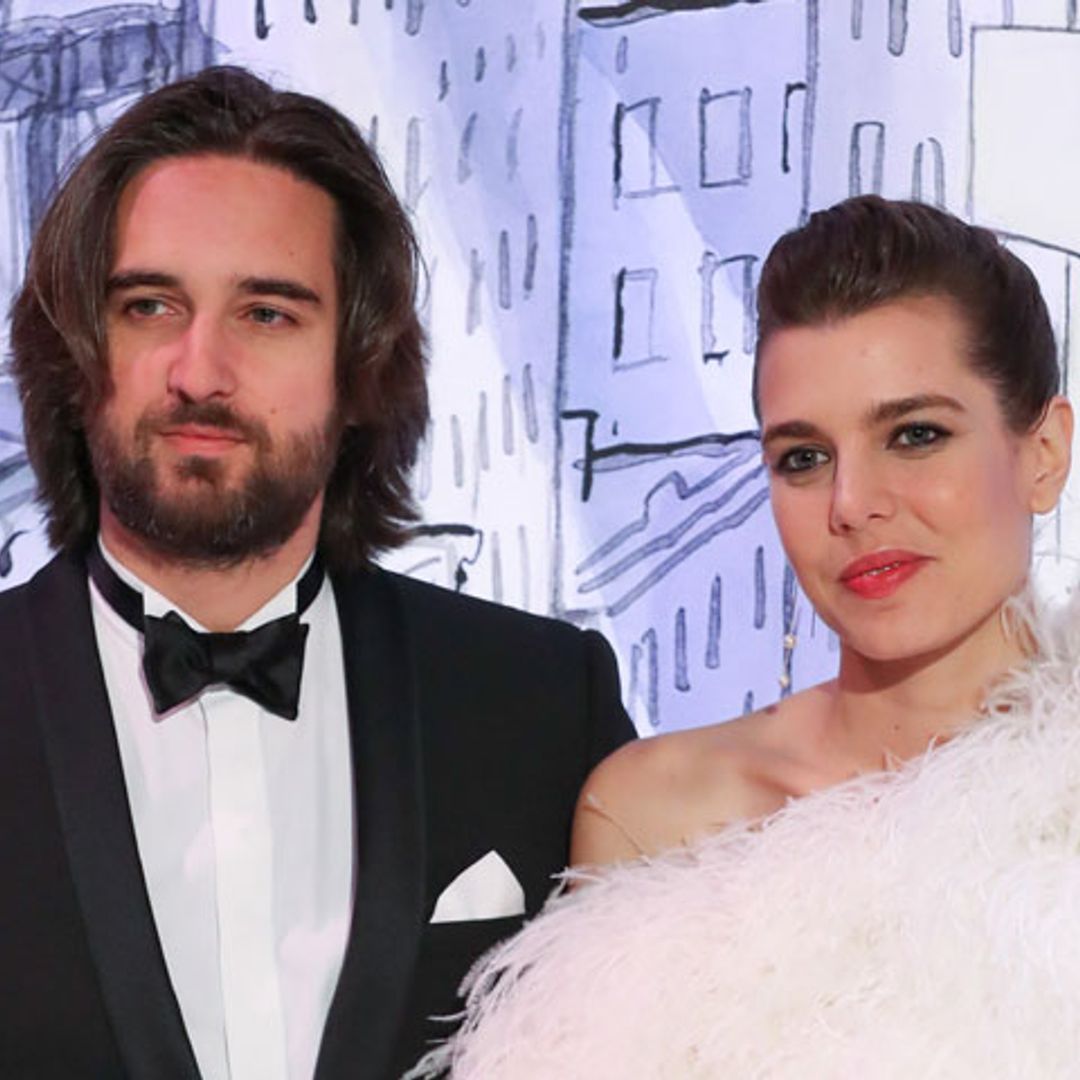 El impresionante anillo ¿de compromiso? que ha lucido Carlota Casiraghi en el Baile de la Rosa